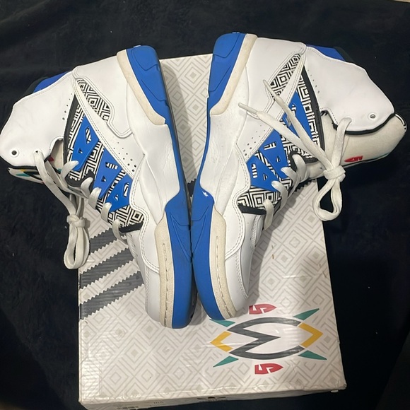 MUTUMBO - Picture 3 of 6